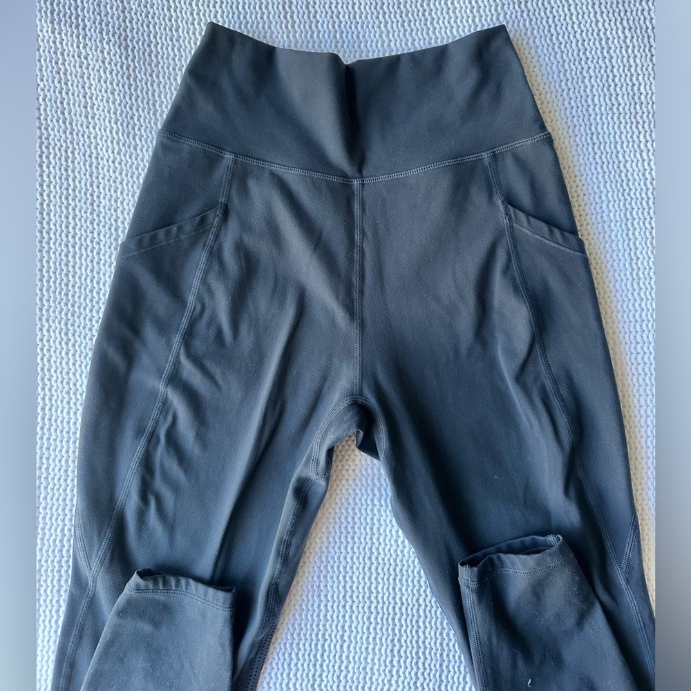 Alphalete Surface Pocket Laser Cut Leggings Dark Grey Size Small - Picture 7 of 10